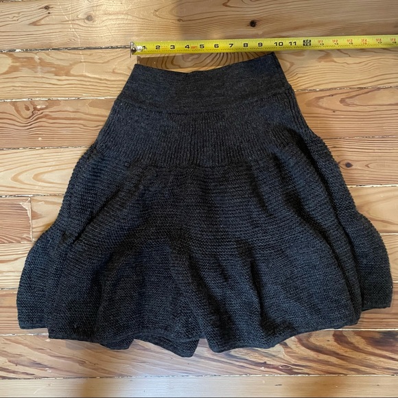 Aoyama Itchome tiered knit skirt - Picture 3 of 8